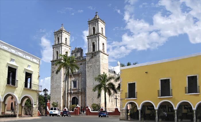 Church with 2 bell towers in Vallodild town plaza, Mexico..