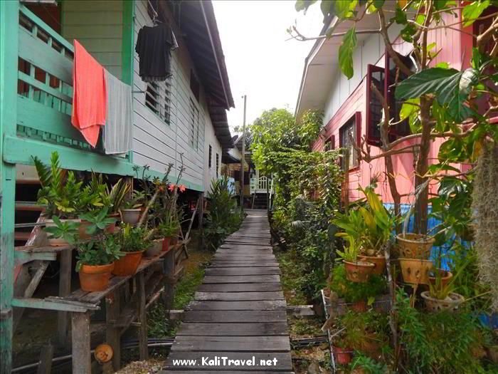 village_chalets_kuching_kampung_sarawak_borneo