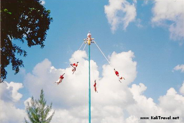 Voladores de Papantla, the 'pole flying dancers' in Tulum.