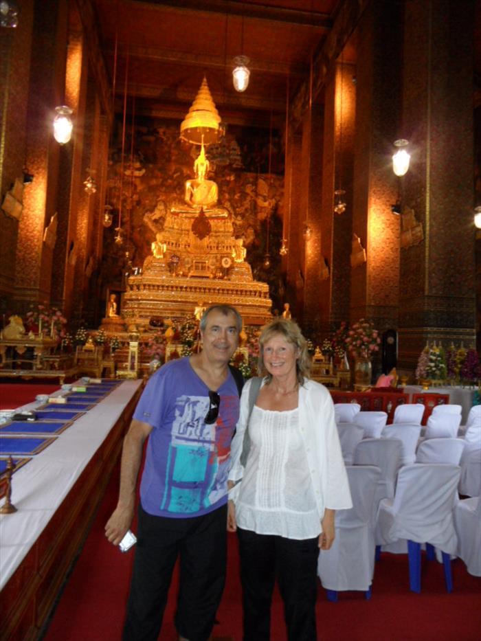 wat_pho_sacred_temple_bangkok_thailand