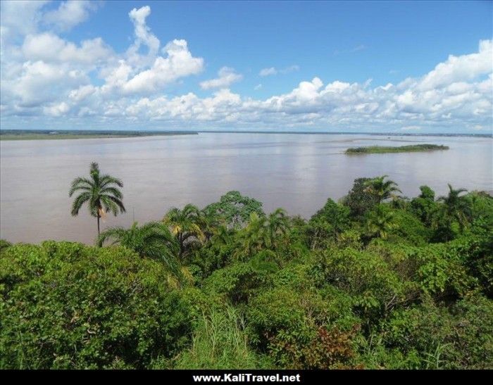 amazon-river-view-independencia-comunidad-iquitos-loreto-peru