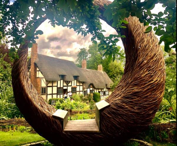 Anne Hathaway's thatched cottage is a great place to see on a day trip from London.