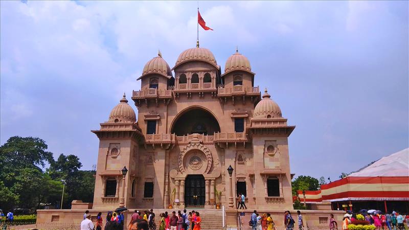 Belur Math Temples feature Hindu, Muslim, Christian and Buddhist architecture in Kolkata.