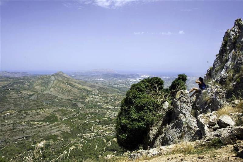 Panoramic views from Sierra Bernia to the Costa Blanca coast.