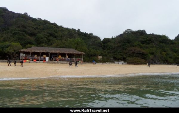 boat-halong-bay-catba-monkey-island-vietnam