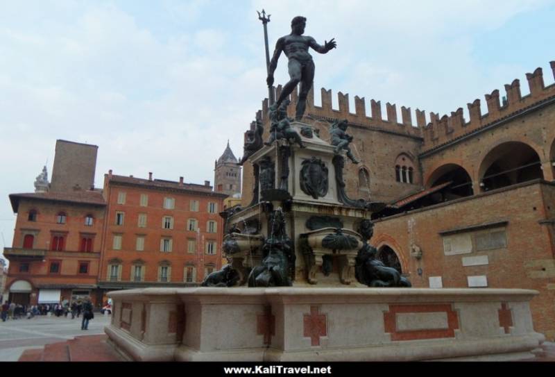 Neptune's fountain in Piazza del Nettuno, Bologna.