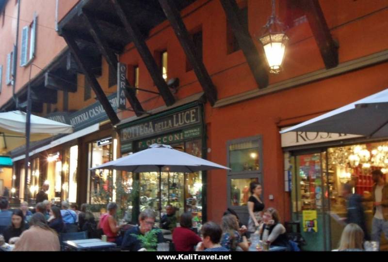 Evening aperitivos at Quadrilatero street terraces, Bologna.