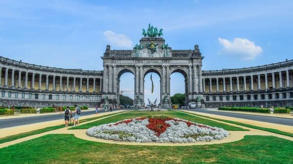 Triumphal Arch in Cinquantenaire Park in Brussels, Belgium.
