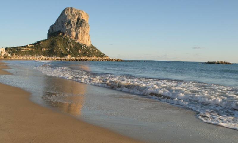 Arenal-Bols sands with Ifach 'Calpe Rock', best beach in Costa Blanca.