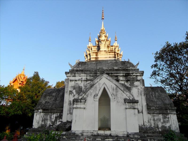 chiang-mai-wat-prasat-buddhist-temple-thailand