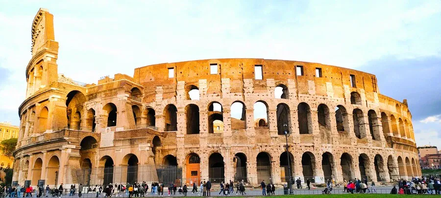 Starting our day in Rome at the famous Colosseum Amphitheatre.