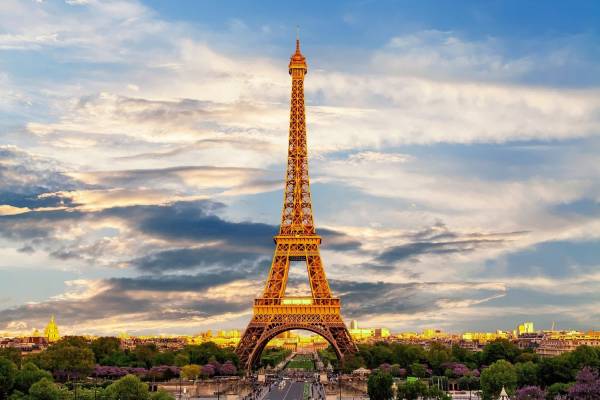 Eifell Tower against Paris skyline.