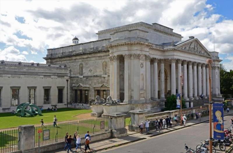 Columnated façade of Fitzwilliam Museum in Cambridge, UK.