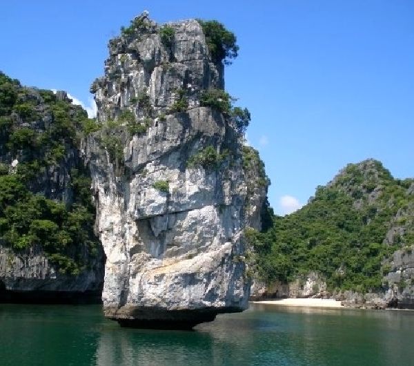 halong-bay-karst-rock-vietnam