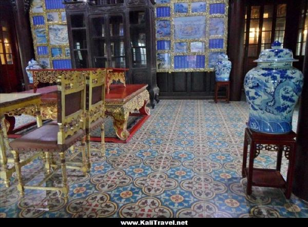 hue-imperial-citadel-tapestry-blue-porcelain-vietnam