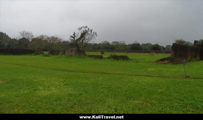 hue-imperial-city-ruins-vietnam