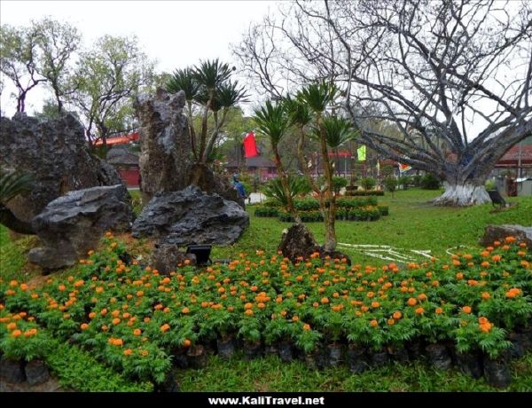 hue-river-perfume-embankment-gardens-vietnam