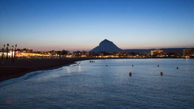 Twilight over sandy Arenal beach in Jávea, Costa Blanca.