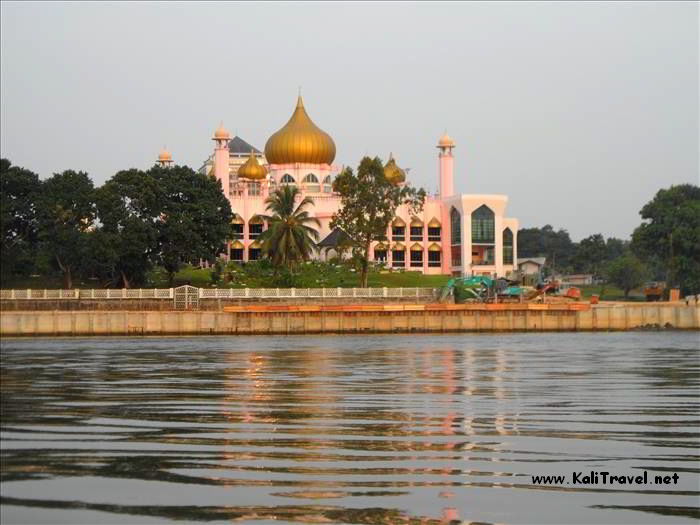 kuching_old_mosque_sarawak_river_sunset_cruise_borneo