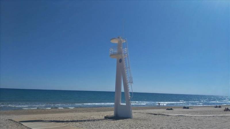 White lifeguard tower on La Marina sands in Costa Blanca.
