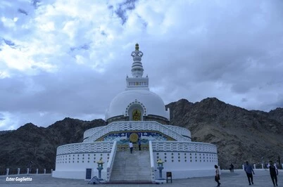 Estupa budista en las himalayas.