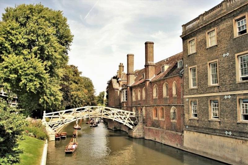 Wooden Mathematical Bridge across the Cam River in Cambridge, UK.