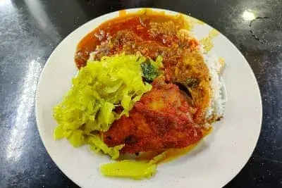 Plate of nasi kandar.