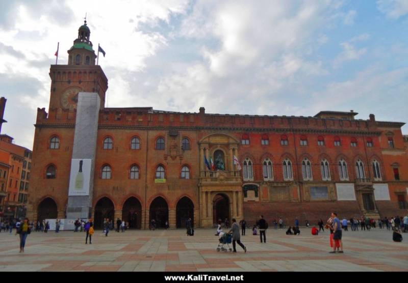 Palazzo d'Accursio and clocktower on Piazza Maggiore in Bologna.