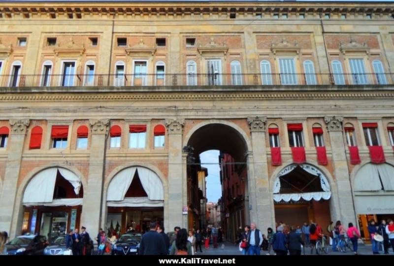 Palazzo de Podestà in Piazza Maggiore, Bologna.