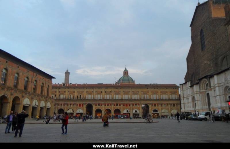 Piazza Maggiore best place to see in Bologna, Italy.