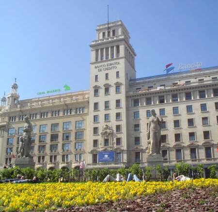 Edificio en Plaza Catalunya en Barcelona.