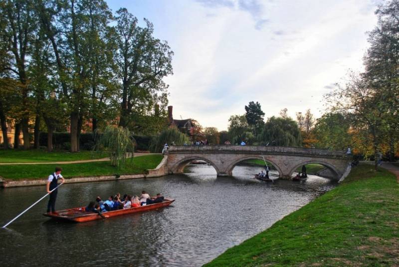 Punting on the River Cam in Cambridge, UK.