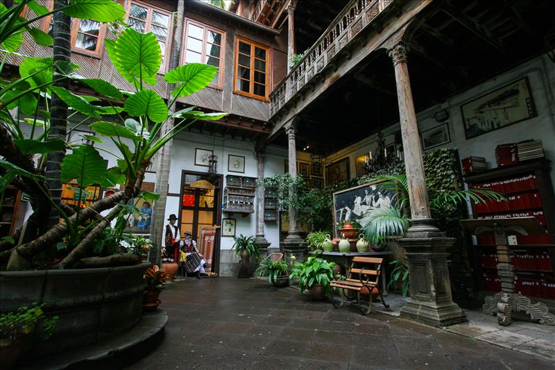 Casa de los Balcónes typical Canarian house with wooden balconies.