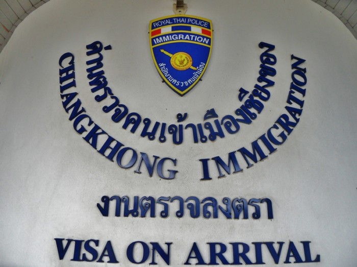 thai-laos-border-mekong-friendship-bridge-visa-control
