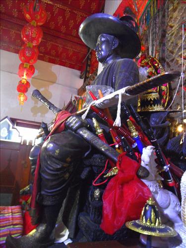 Thonburi King Taksin statue in Wat Arun Temple, Bangkok.