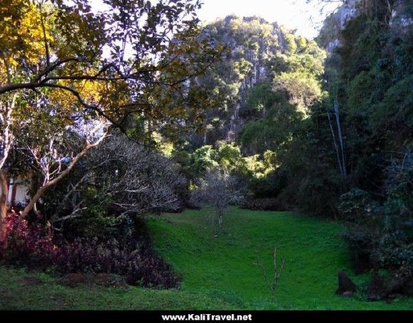 vieng-xai-25-11-69-bomb-crater-laos