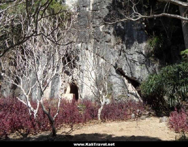 vieng-xai-cave-city-memorial-garden-laos