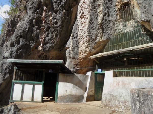 vieng-xai-cave-city-pathet-laos