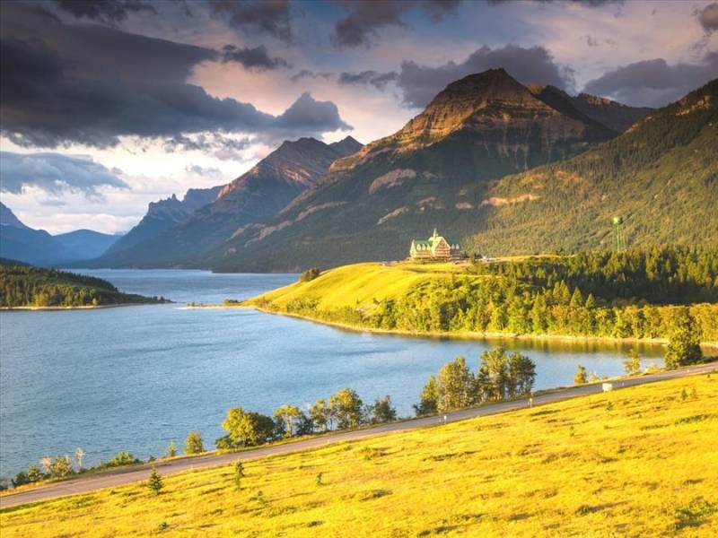 Alpine scenery at Waterton Lakes National Park in Alberta, Canada.